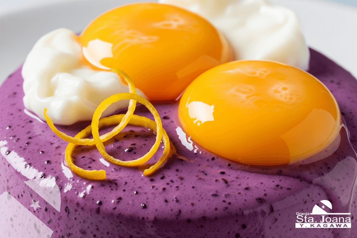 Mousse Proteico de Açaí com Toque Cítrico e Gemas Cozidas